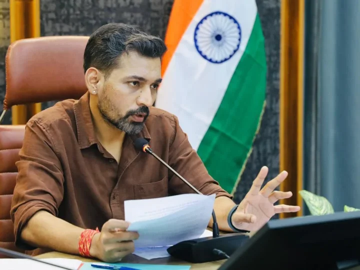चारधाम यात्रा व्यवस्थाओं को लेकर डीएमबआशीष चौहान के सख्त निर्देश – किसी स्तर पर न हो लापरवाही