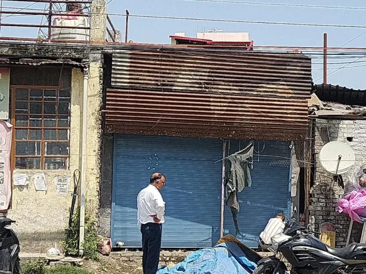 अवैध निर्माणों पर एमडीडीए का बड़ा प्रहार, जीएमएस रोड और शिमला रोड के दो निर्माण सील
