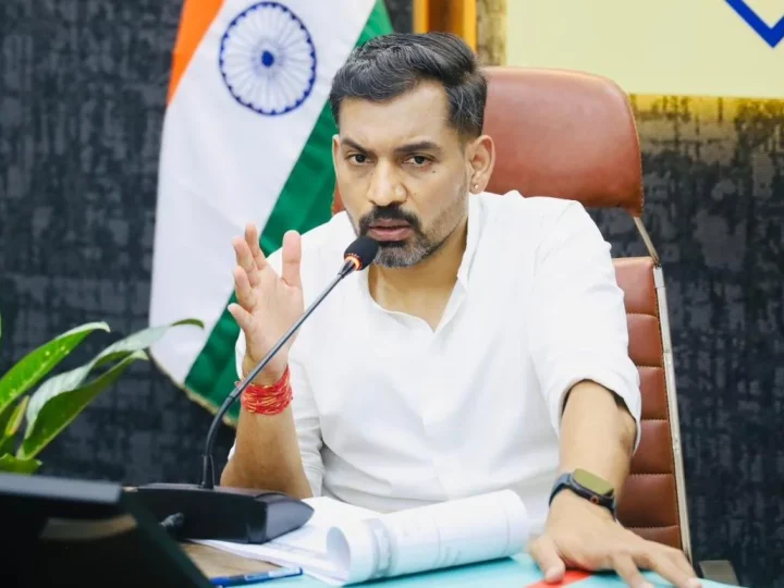 परियोजनाओं के लिए भूमि चयन हेतु डीएम आशीष चौहान ने की तहसीलदारों की जिम्मेदारी तय; एसडीएमस को अनुश्रवण के निर्देश