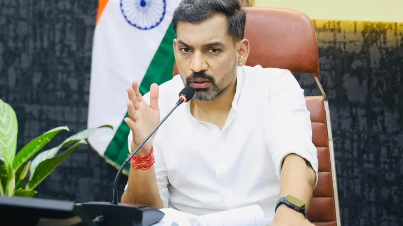परियोजनाओं के लिए भूमि चयन हेतु डीएम आशीष चौहान ने की तहसीलदारों की जिम्मेदारी तय; एसडीएमस को अनुश्रवण के निर्देश