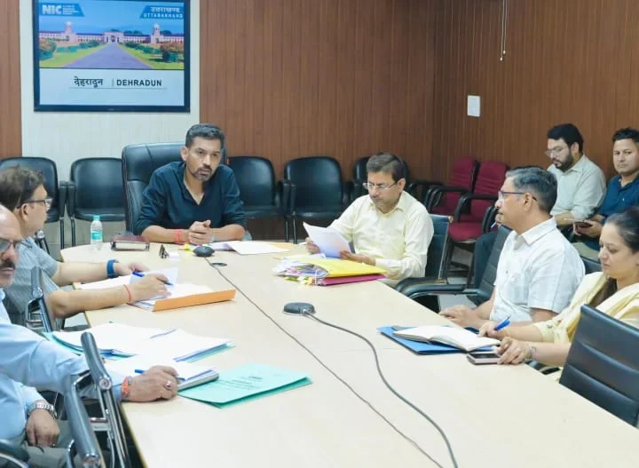 जनता भी व्यवस्था में बने सहभागी, समस्याओं की फोटो व लोकेशन डीआईपीआर देहरादून के फेसबुक/इंस्टाग्राम पेज पर करें टैगः डीएम