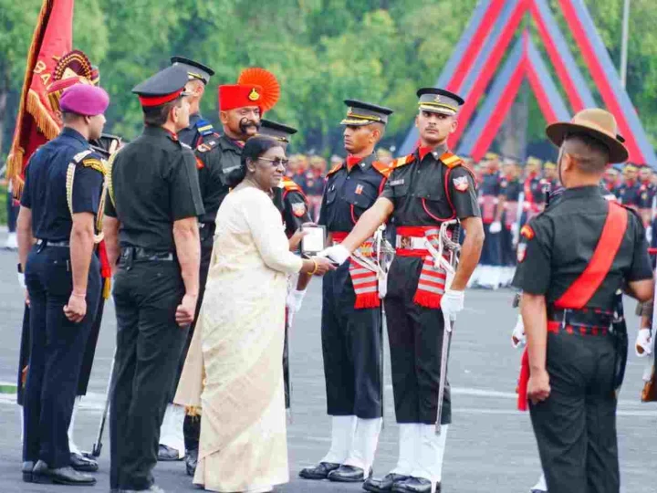 राष्ट्रपति द्रौपदी मुर्मू की उपस्थिति IMA पासिंग आउट परेड, भारतीय सेना को मिले 481अफसर, 9 महिला कैडेटों ने भी रचा इतिहास