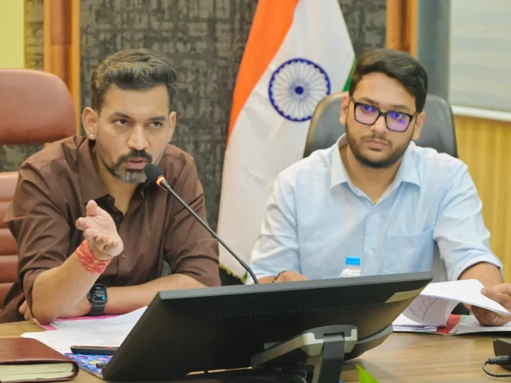 उद्योग मित्रों की समस्याओं का समाधान करना जिला प्रशासन की प्राथमिकताः डॉ आशीष चौहान