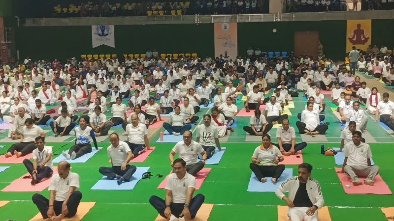 अन्तर्राष्ट्रीय योग दिवस: परेड ग्राउंड में योग से स्वास्थ्य का संदेश, किया गया सामूहिक योगाभ्यास