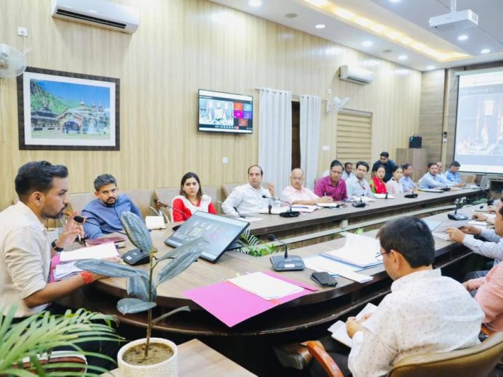 राज-काज:  नशे के ख़िलाफ़ डीएम डॉ आशीष चौहान की सख़्ती, निर्णायक कार्रवाई करने के दिए निर्देश