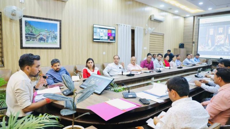 राज-काज:  नशे के ख़िलाफ़ डीएम डॉ आशीष चौहान की सख़्ती, निर्णायक कार्रवाई करने के दिए निर्देश