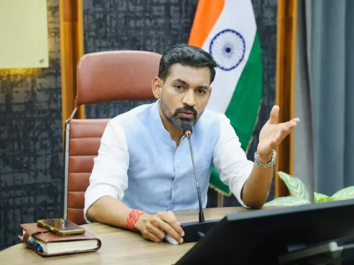 ड्रॉपआउट बालिकाओं को शिक्षा की मुख्यधारा से जोड़ने के लिए चलेगा विशेष अभियान, डीएम डॉ. आशीष चौहान ने दिए निर्देश