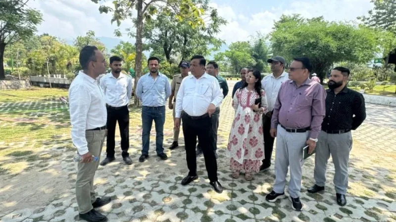 सीएम धामी के विजन को एमडीडीए ने दी रफ्तार, IAS बंशीधर तिवारी का एक्शन मोड- हरियाली भी, बुलडोजर भी