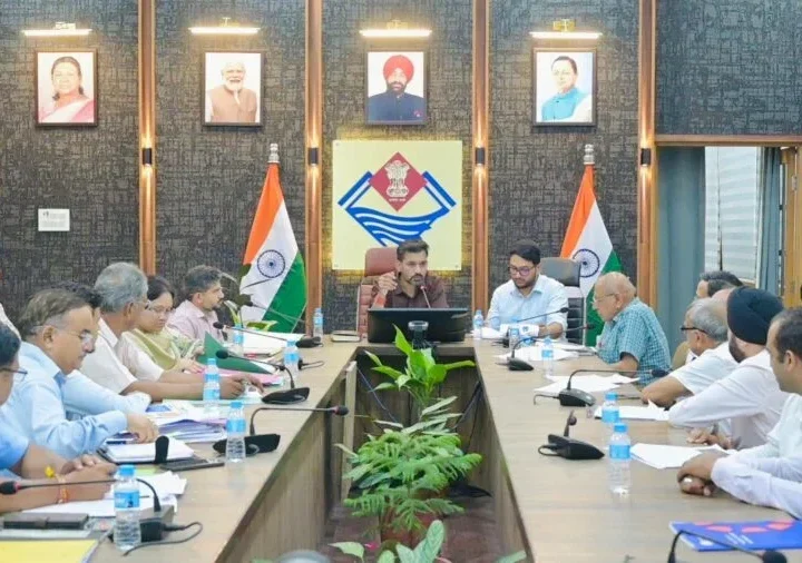 उद्योग मित्रों की समस्याओं का समाधान करना जिला प्रशासन की प्राथमिकता – डॉ. आशीष चौहान