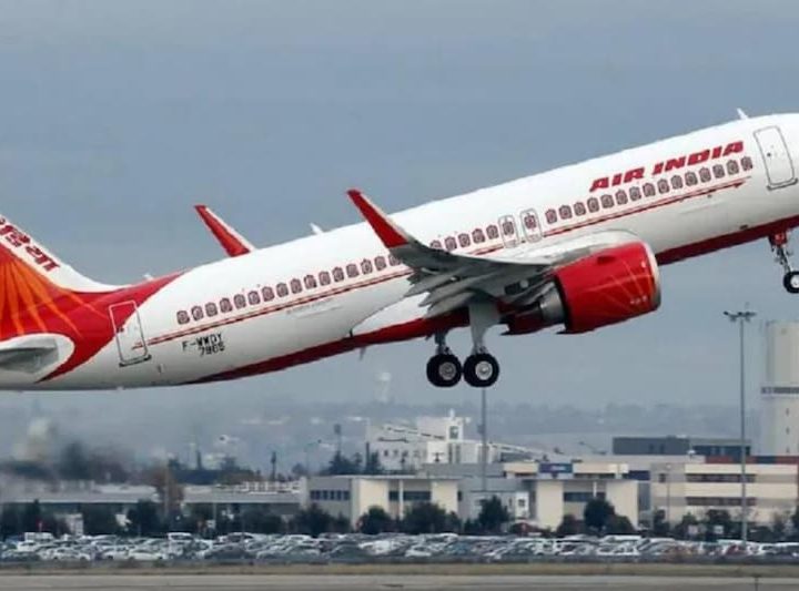 मुद्दा: अब विमान कंपनियों में यात्रियों के हित प्राथमिकता में सबसे निचले पायदान पर हैं