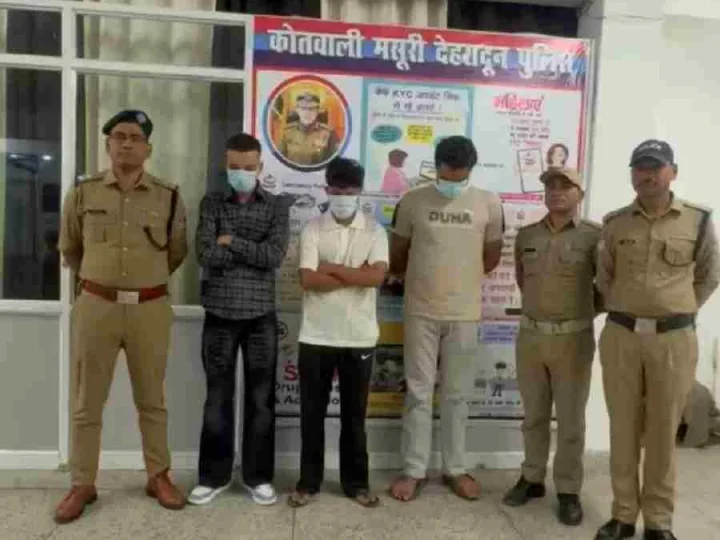 एसएसपी दून के निर्देशों पर हुड़दंगियों पर सख्त दून पुलिस, वाहन की छत में बैठकर हुड़दंग करने वाले युवक को लिया हिरासत में