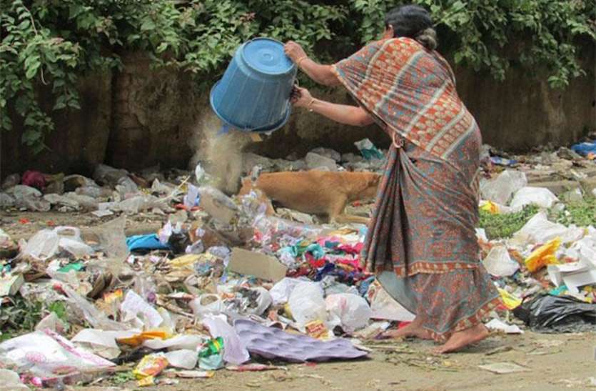 हालात: सहसपुर में स्वारना नदी के किनारे फेंका जा रहा कूड़ा, निस्तारण की कोई व्यवस्था नहीं