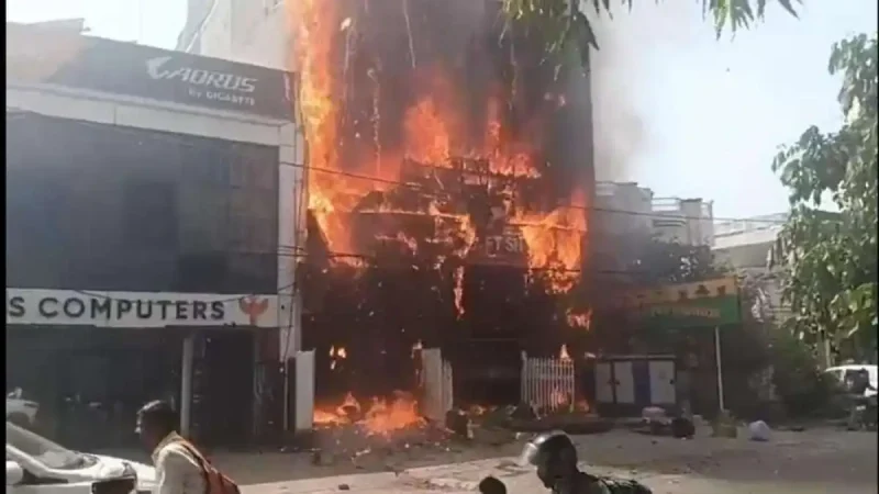 लखनऊ अग्निकांड: व्यावसायिक इमारत के मालिक का आपराधिक इतिहास,  पेपर लीक से जुड़ा है नाम