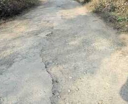 दुर्दशा: नगर की आंतरिक सड़कें दुर्घटनाओं को दे रही हैं न्योता, लोगों ने लगाई सुधार की गुहार