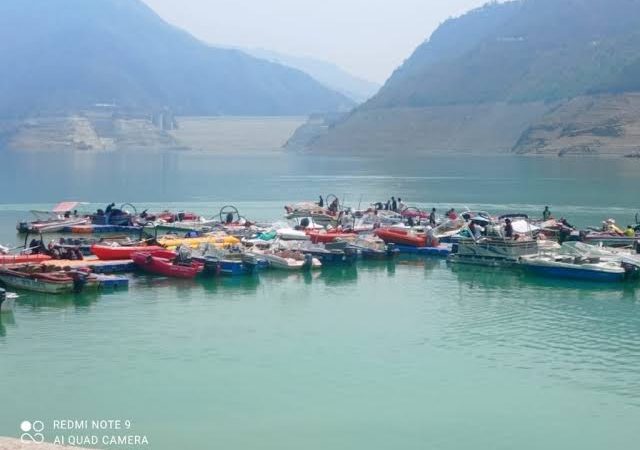 शुरूआत: लंबे इंतजार बाद टिहरी झील में फिर शुरू हुआ मत्स्य आखेट