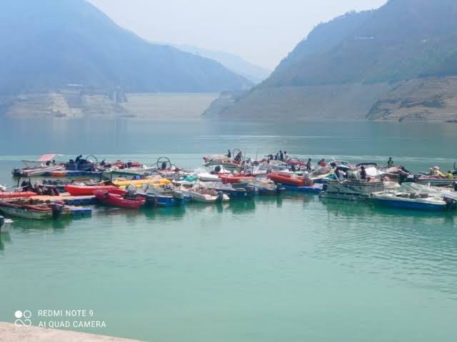 शुरूआत: लंबे इंतजार बाद टिहरी झील में फिर शुरू हुआ मत्स्य आखेट