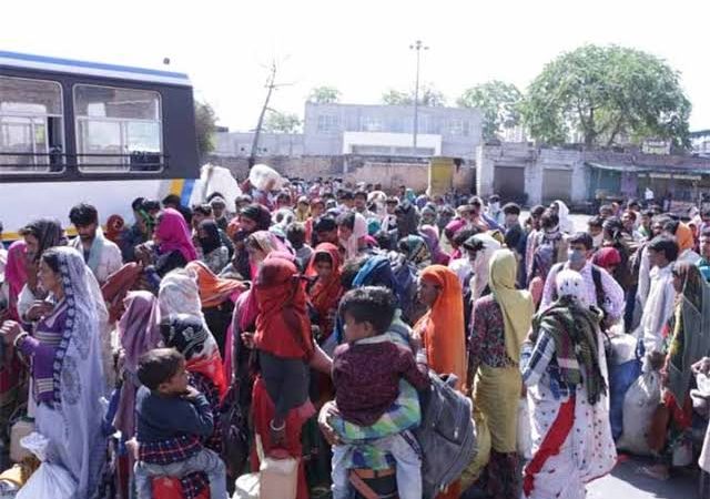 दुश्वारियां: हरिद्वार रूट के लिए रोडवेज की बसों की पड़ गई कमी, यात्रियों में मची मारामारी
