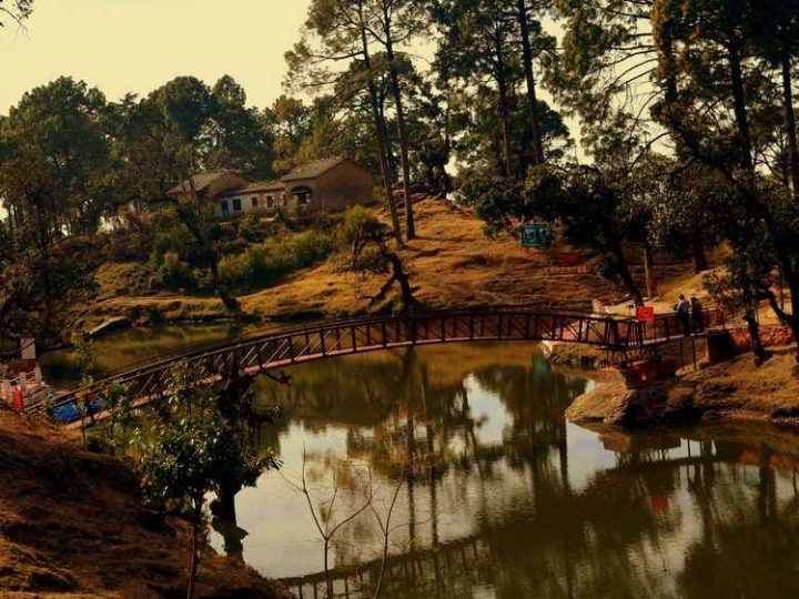 अनदेखी: लैंसडौन में छावनी परिषद का मुसाफिरखाना बन गया मालखाना, यात्री परेशान