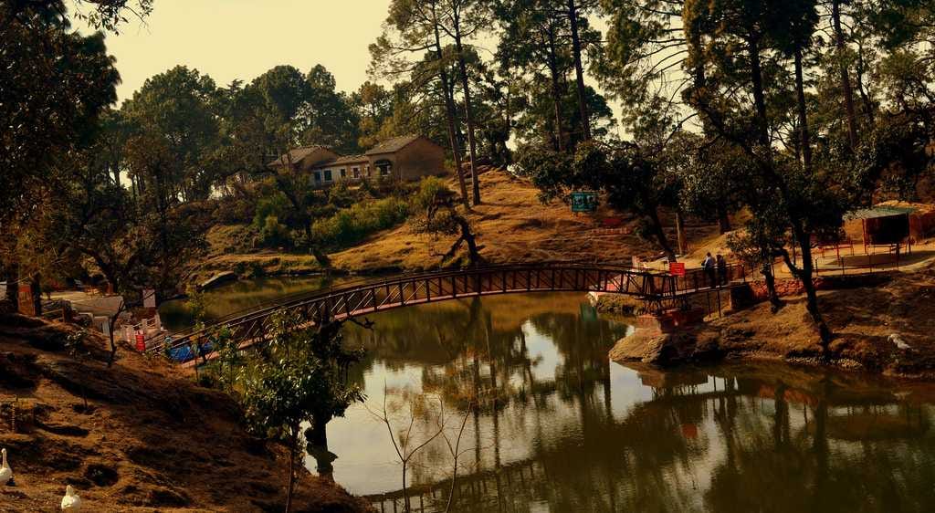 अनदेखी: लैंसडौन में छावनी परिषद का मुसाफिरखाना बन गया मालखाना, यात्री परेशान