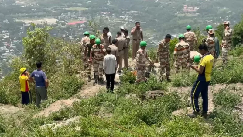बड़ी ख़बर: मसूरी में ब्रेक फेल होने से कार गहरी खाई में गिरी, हरियाणा और गाजियाबाद के 4 पर्यटकों की मौत