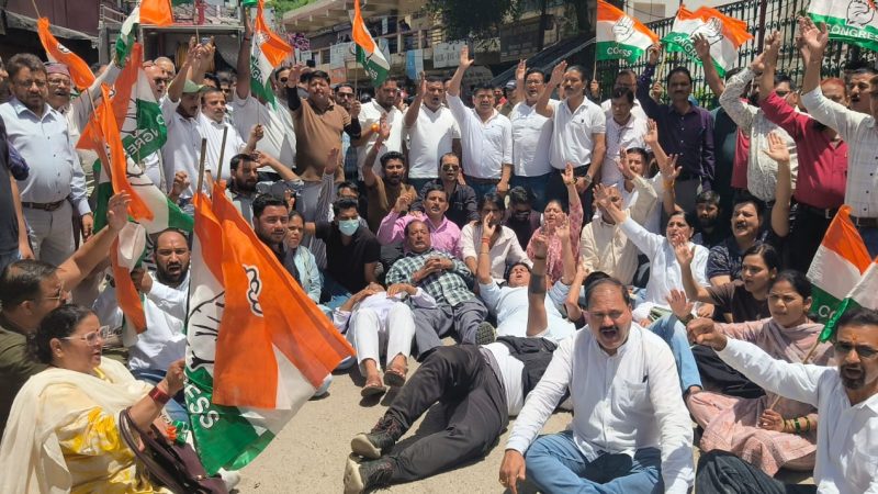 आवाज़: शिक्षा व्यवस्था व छात्र मुद्दों पर कांग्रेस का जोरदार प्रदर्शन, धर्मेंद्र प्रधान के इस्तीफे की उठाई मांग