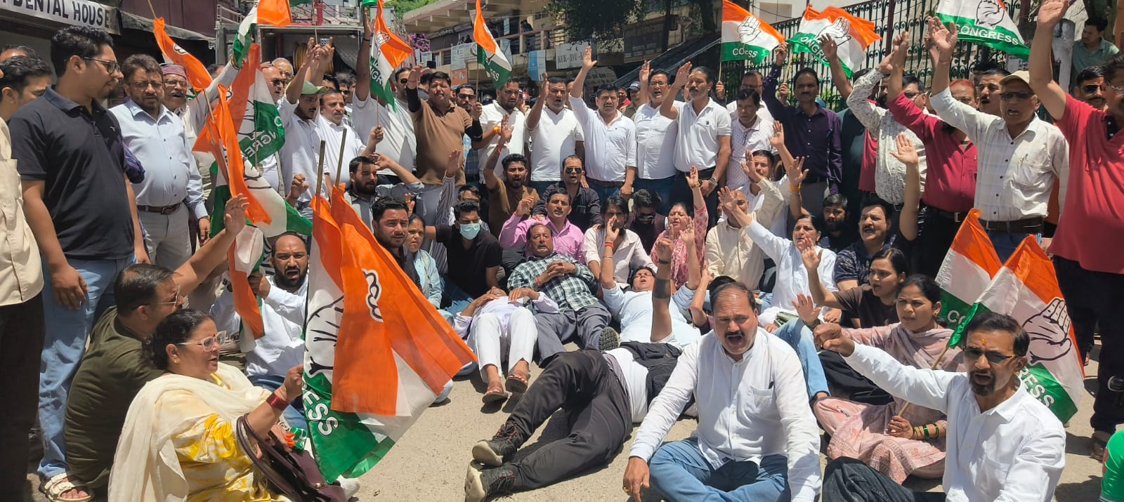 आवाज़: शिक्षा व्यवस्था व छात्र मुद्दों पर कांग्रेस का जोरदार प्रदर्शन, धर्मेंद्र प्रधान के इस्तीफे की उठाई मांग