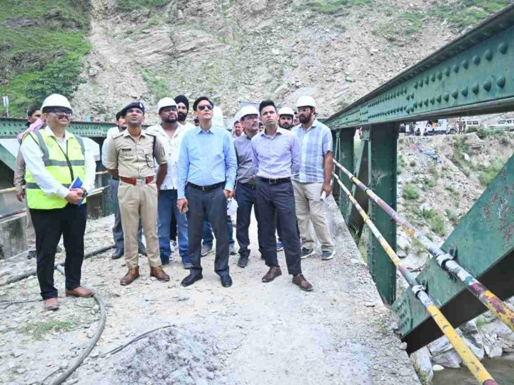 सख़्त रुख: क्वारब स्लाइड जोन के कार्यों में लापरवाही बर्दाश्त नहीं होगी; अधिकारियों को चेतावनी