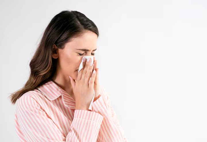 हैल्थ टिप्स: बंद नाक को खोलने में कारगर है नीलगिरी का भाप लेना, ऐसे करें इस्तेमाल