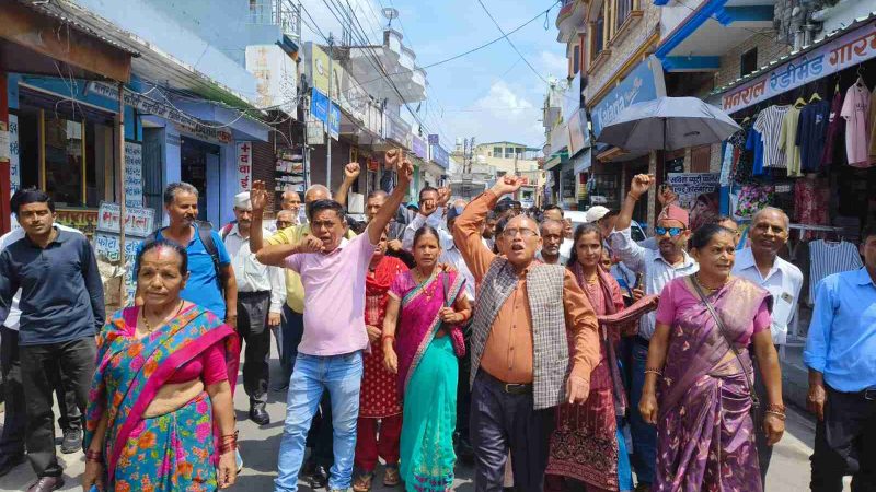 जन आक्रोश: पेयजल समस्या को लेकर भिकियासैंण में विशाल प्रदर्शन, भूख हड़ताल और चुनाव बहिष्कार की चेतावनी