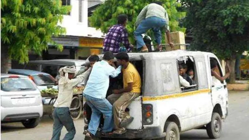 मनमानी: डग्गामार प्राइवेट वाहन संचालकों ने में बढ़ाया यात्री किराया