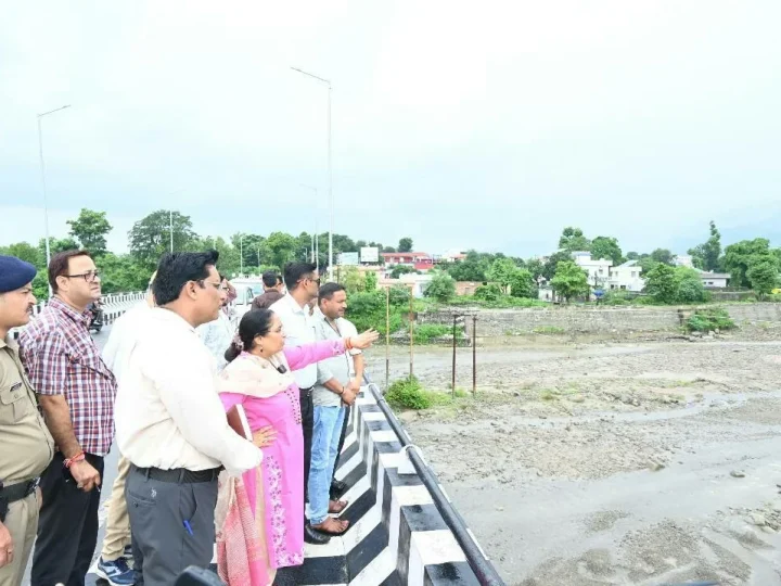 मानसून को लेकर विधानसभा अध्यक्ष ऋतु खण्डूडी ने मालन, सुखरौ और खोह नदियों का किया निरीक्षण, अधिकारियों को दिए सख्त निर्देश