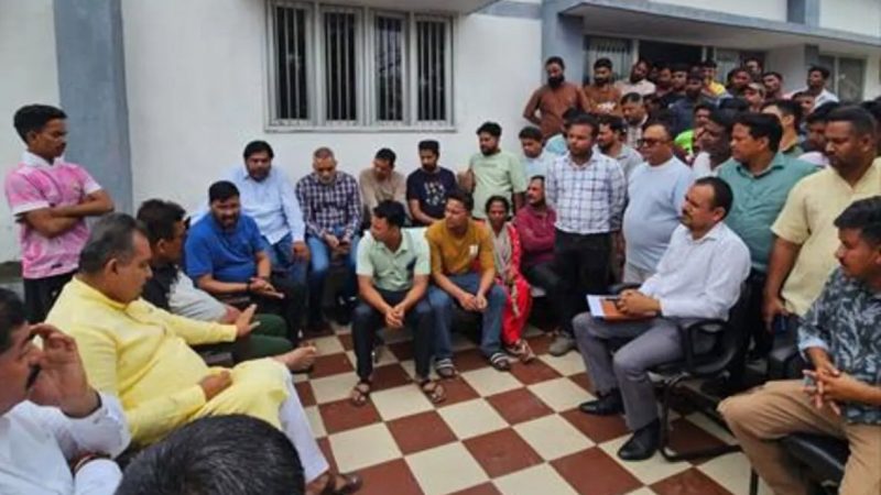 राहत: मृतक लाइनमैन के परिजनों को 12 लाख रुपए की आर्थिक मदद,पत्नी को मिलेगी नौकरी  