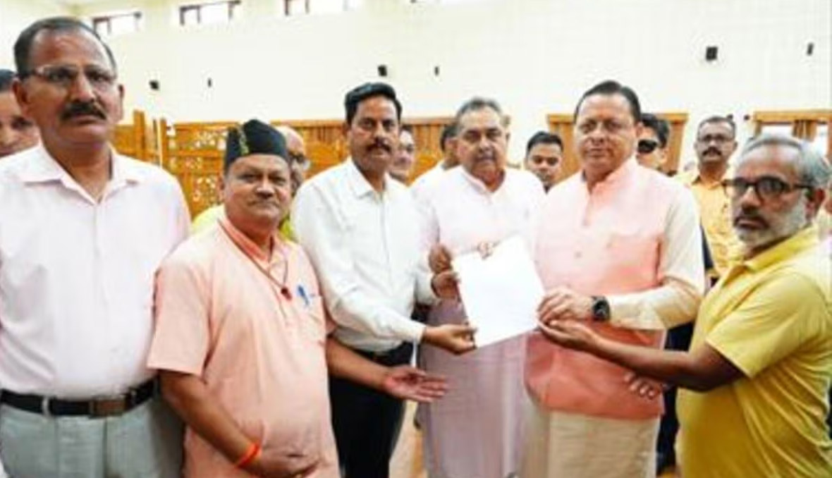 प्रयास: सीएम धामी से मिले विधायक सहदेव सिंह पुंडीर,शीशमबाड़ा कूड़ाघर को शिफ्ट करने की उठाई मांग  