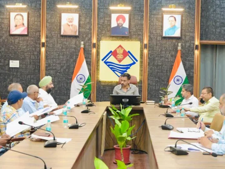 मतदाता सूची का ड्राफ्ट रोल प्रकाशन के बाद सार्वजनिक, 13 अगस्त तक किए जा सकेंगे दावे-आपत्तियां; जिलाधिकारी ने राजनीतिक दलों को उपलब्ध कराया ड्राफ्ट रोल, त्रुटियों पर तत्काल सुझाव देने की अपील