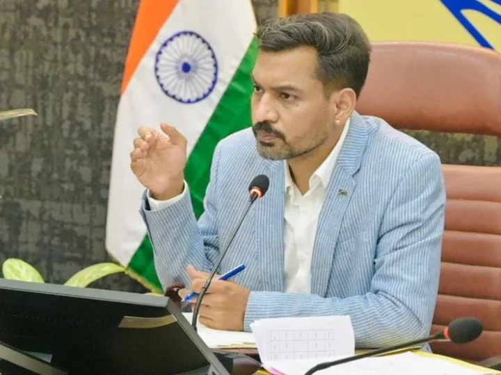 दुर्लभ बीमारियों से पीड़ित बच्चों के उपचार का जिम्मा उठाएगा जिला प्रशासन, आरबीएसके से अधिक खर्च पर राइफल क्लब फंड से मिलेगी सहायता