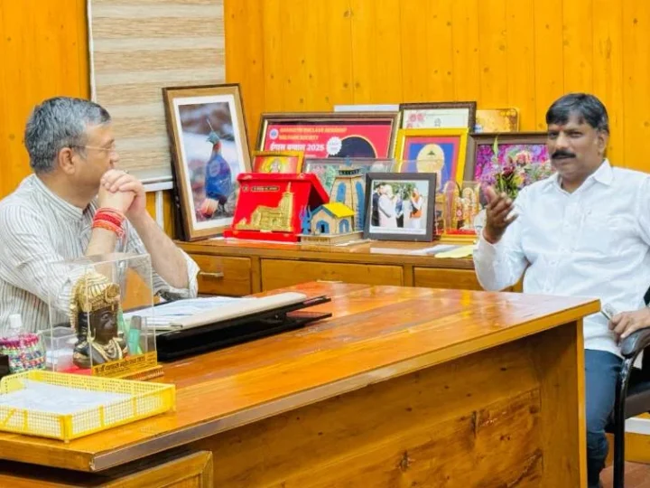 राज्यमंत्री श्याम अग्रवाल ने देहरादून के महापौर सौरभ थपलियाल से की शिष्टाचार भेंट, शहर के विकास कार्यों पर हुई विस्तृत चर्चा