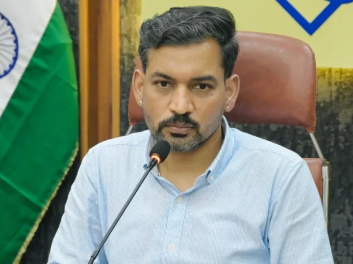 देहरादून में मतदाता सूची पुनरीक्षण तेज, 5.47 लाख मतदाताओं को नोटिस; 03 अगस्त से लगेंगे विशेष सुनवाई शिविर, 11 सितंबर तक आपत्तियों का निस्तारण