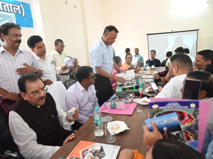 राज्य में ‘‘सेवा सुशासन और समर्पण पखवाड़ा’’ बना सुशासन की नयी पहचान, मुख्यमंत्री धामी के नेतृत्व में राज्यभर में संचालित हो रहा जन सम्पर्क अभियान