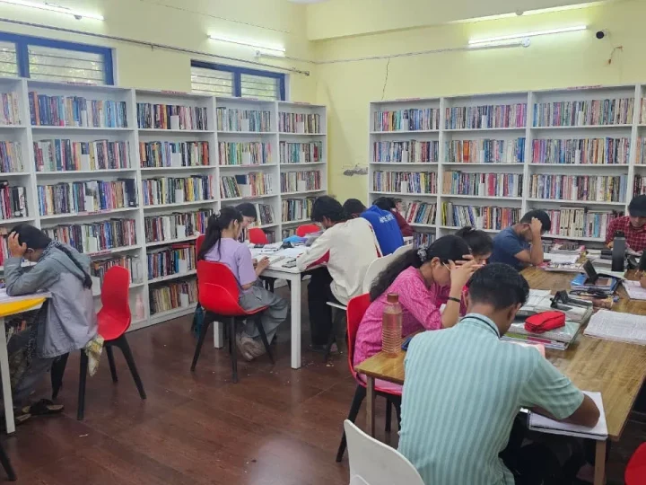 चमोली की ई-लाइब्रेरी बन रही युवाओं की सफलता का आधार, प्रतियोगी परीक्षाओं में लगातार बढ़ रही चयन की संख्या