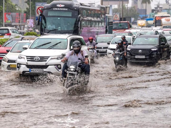 अतिवृष्टि: दिल्ली से केरल तक मचा हाहाकार, मुंबई में उफनीं झीलें, गुजरात में 39 ट्रेनें रद्द; हिमाचल का भी बुरा हाल