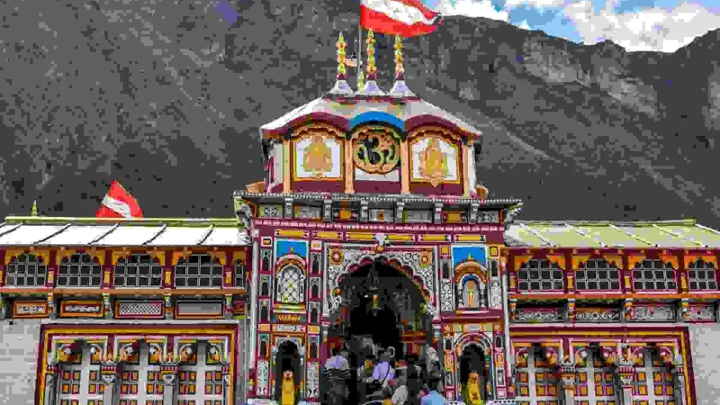 बद्रीनाथ धाम में चढ़ावे चोरी के आरोप के मामले में आरोपी कर्मचारी को किया गया निलंबित