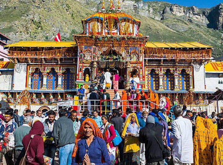एक्शन: बदरीनाथ मंदिर में चढ़ावे की धनराशि में हेराफेरी के आरोपों की जांच शुरू, जांच समिति गठित