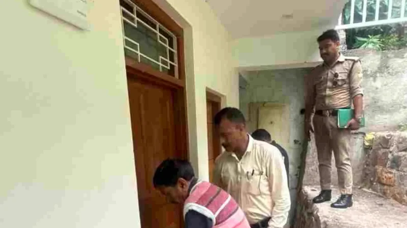 मसूरी में अवैध निर्माणों पर एमडीडीए का बड़ा एक्शन, दो भवन किए सील, सुवाखोली और किंगरेट पिक्चर पैलेस मार्ग पर प्रवर्तन कार्रवाई