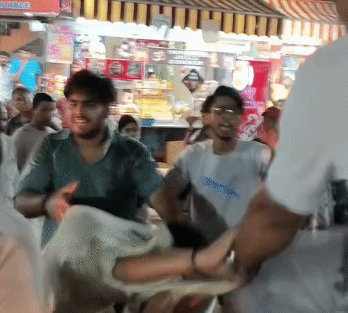 बवाल: हरिद्वार में युवती से छेड़छाड़ में हरियाणा के पर्यटकों को भीड़ ने पीटा, वीडियो हुआ वायरल