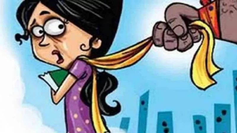 सबक: मनचले ने ट्यूशन जा रही छात्रा से कर दी छेड़छाड़, लोगों ने आरोपी को पीटकर पुलिस को सौंपा