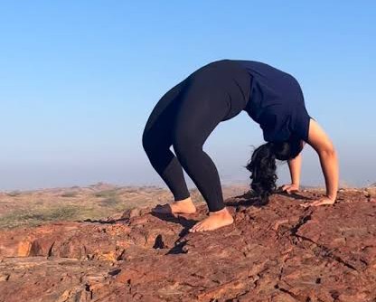 हैल्थ टिप्स: तनावमुक्त जीवन और बेहतर एकाग्रता के लिए करें उत्थित पार्श्वकोणासन योगासन
