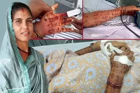 दर्दनाक: प्रताड़ना से तंग आकर महिला ने दी जान, हाथ-पैरों पर मेहंदी से लिखा सुसाइड नोट