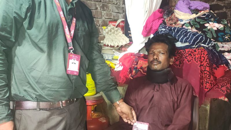 त्वरित न्याय:  डीएम की संवेदनशीलता से दिव्यांग को मिली पेंशन, बैंक खाता और नई व्हीलचेयर