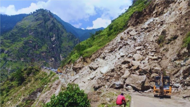 सावधान: केदारनाथ यात्रा पर जाने वाले तुरंत दें ध्यान, पहाड़ों पर मलबे का तांडव शुरू; अगले 4 दिनों के लिए जारी हुआ अलर्ट
