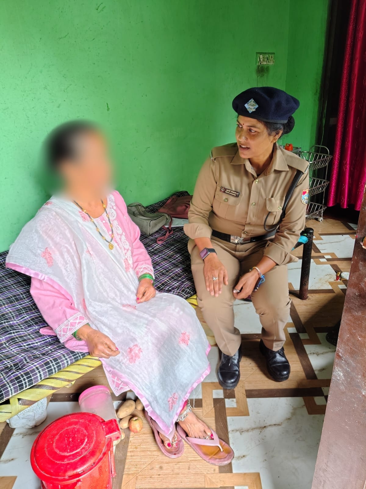 सद्भावना: महिला कोतवाली पुलिस ने गांव-गांव पहुंचकर जाना वरिष्ठ नागरिकों का हालचाल